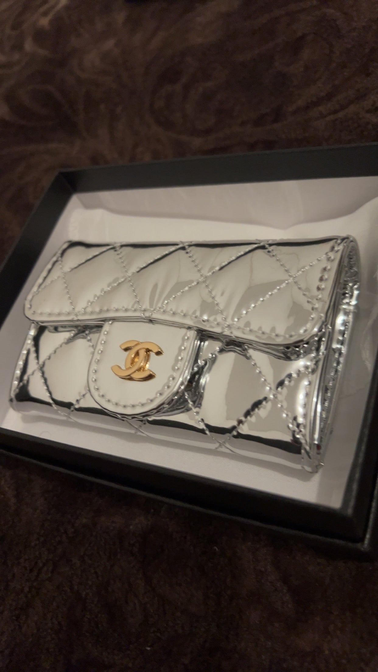 Mini sac Chanel argenté effet miroir